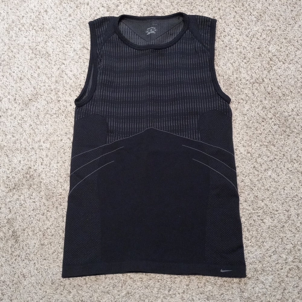 NIKE M/L stretch Dri-fit tank